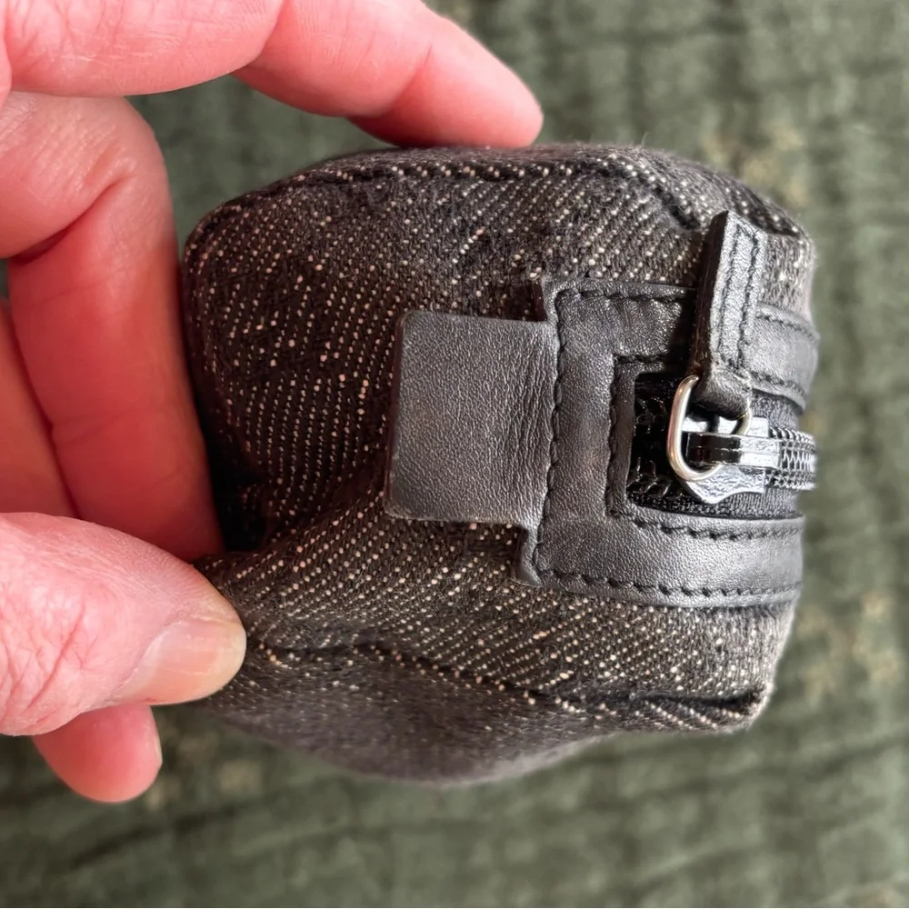 Gucci Black Denim & Leather Zip Pouch with Embossed Logo 014 - Picture 2 of 10